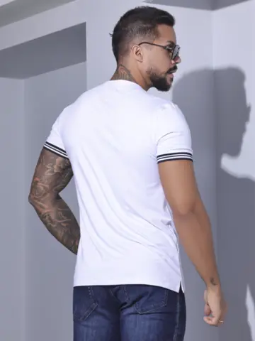 CAMISETA MASCULINA CASUAL COM ESCRITA PIT BULL JEANS GOLA V