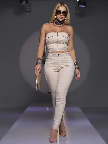 CALÇA FEMININA PIT BULL JEANS COM CINTURA BRILHANTE E DESIGN EXCLUSIVO