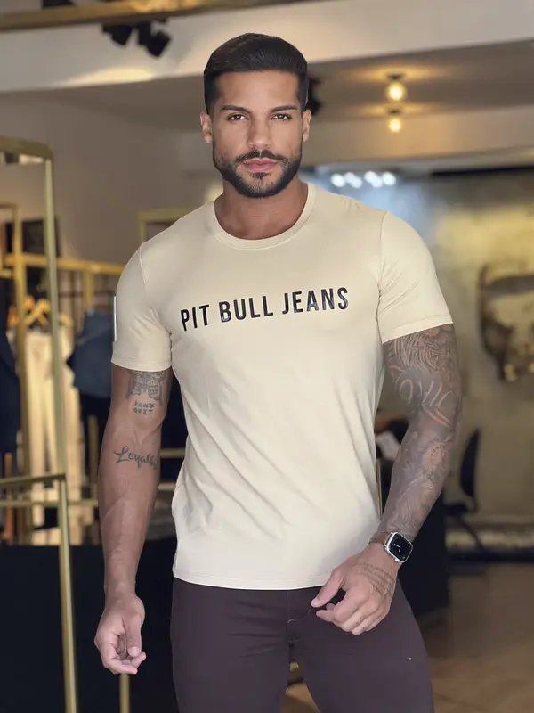 CAMISETA MASCULINA COM ESTAMPA DOURADA PIT BULL JEANS CASUAL E ESTILOSA