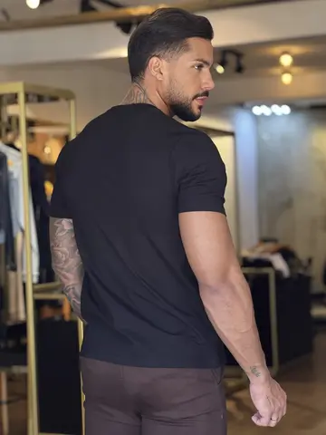 CAMISETA MASCULINA COM ESTAMPA DOURADA PIT BULL JEANS CASUAL E ESTILOSA