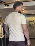 CAMISETA MASCULINA COM ESTAMPA DOURADA PIT BULL JEANS CASUAL E ESTILOSA