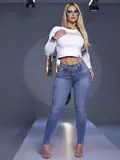 CROPPED BRANCO PIT BULL JEANS COM MANGA LONGA ESSENCIAL E VERSÁTIL