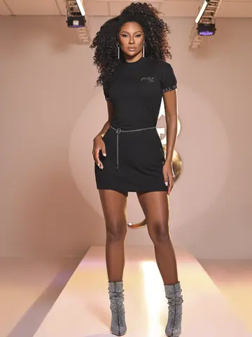 VESTIDO T-SHIRT FEMININO OVERSIZED PIT BULL JEANS MODERNO COM GOLA ALTA