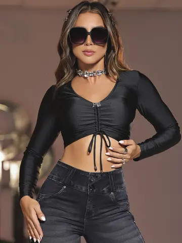 CROPPED MANGA LONGA PIT BULL JEANS COM DETALHES FASHION E DECOTE V