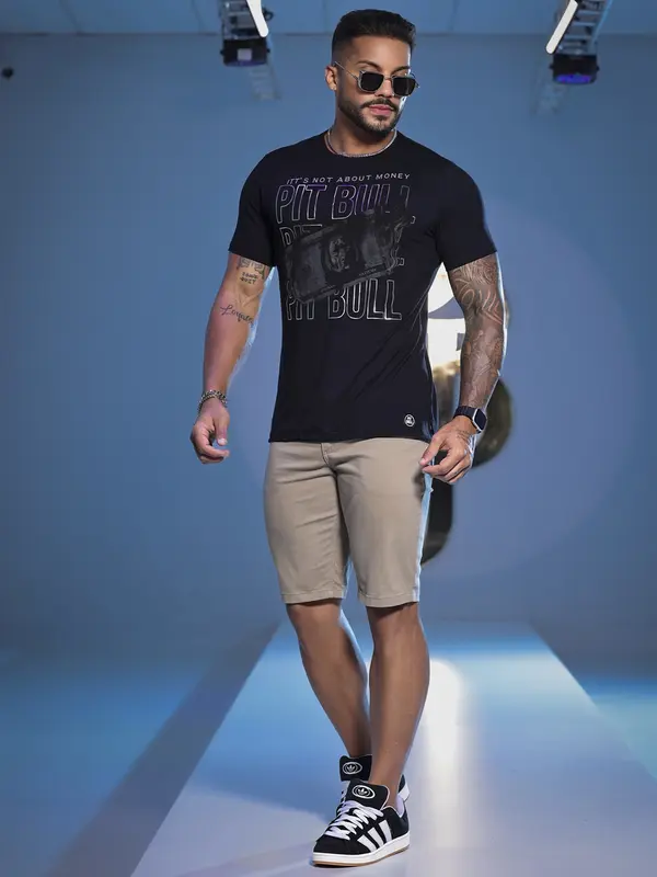 CAMISETA MASCULINA PIT BULL JEANS COM ESTAMPA ESTILOSA E VIBE AUTÊNTICA