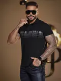 POLO MASCULINA PRETA PIT BULL JEANS COM LOGOMANIA EFEITO HOLOGRÁFICO