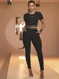 CROPPED FASHION MANGA CURTA ESTILOSO COM PEDRARIAS PIT BULL JEANS