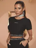 CROPPED FASHION MANGA CURTA ESTILOSO COM PEDRARIAS PIT BULL JEANS