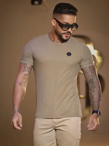 CAMISETA MASCULINA BEGE TEXTURIZADA CASUAL E VERSÁTIL PIT BULL JEANS
