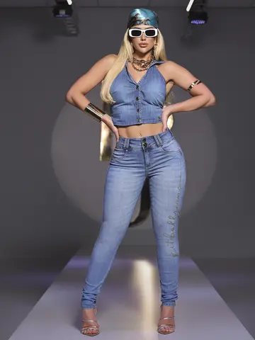 CALÇA FEMININA MODELADORA SKINNY COM ESCRITA PIT BULL JEANS EM BORDADO