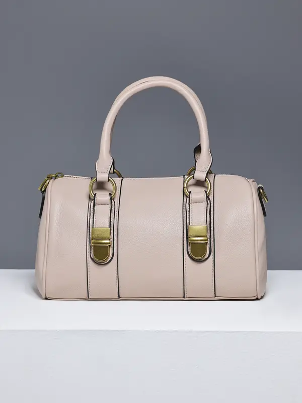 Bolsa Bowling com Ferragens Douradas e Design Marcante