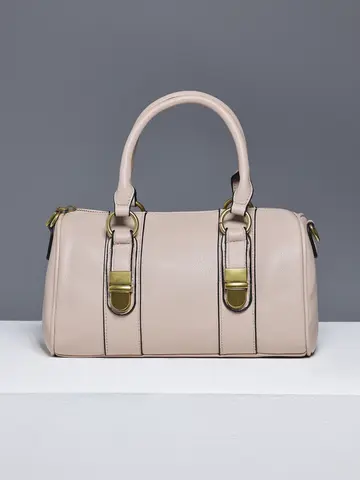 Bolsa Bowling com Ferragens Douradas e Design Marcante