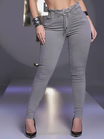 CALÇA FEMININA CLOCHARD COM BORDADO NOS BOLSOS TRASEIROS PIT BULL JEANS