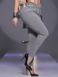 CALÇA FEMININA CLOCHARD COM BORDADO NOS BOLSOS TRASEIROS PIT BULL JEANS