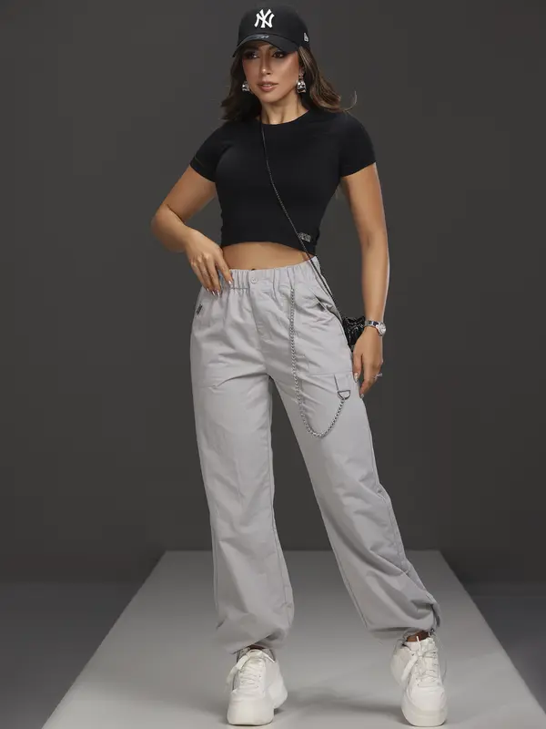 Calça Parachute Empório Pit Bull Streetwear com Detalhe em Corrente