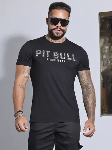 CAMISETA GOLA O LOGOMANIA PIT BULL JEANS COM VISUAL MODERNO