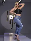 CALÇA FEMININA DESLUMBRANTE COM BORDADO MANUAL EM STRASS PIT BULL JEANS