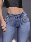 CALÇA FEMININA DESLUMBRANTE COM BORDADO MANUAL EM STRASS PIT BULL JEANS
