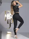 CALÇA SKINNY PRETA COM ZÍPER TRASEIRO E PLAQUINHA NO CÓS PIT BULL JEANS