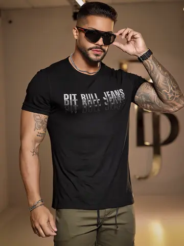 CAMISETA GOLA O LOGOMANIA PIT BULL JEANS COM APLICAÇÕES EM BRILHO