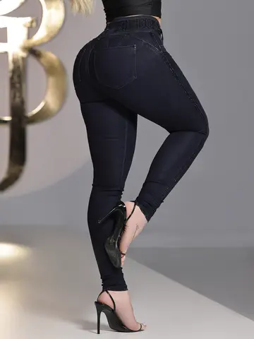 CALÇA SKINNY PIT BULL JEANS COM BORDADO MANUAL PERSONALIZADO EM STRASS