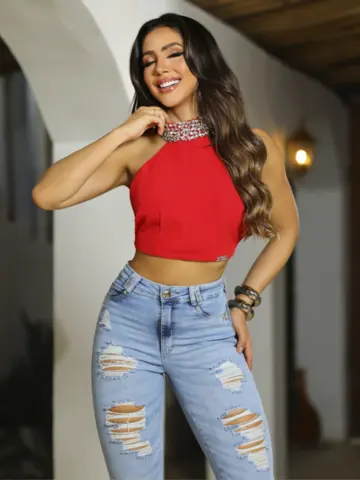 Cropped Frente Única com Bordado Manual Refinado Pit Bull Jeans