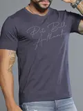 CAMISETA GOLA O AUTÊNTICA E CASUAL COM LOGOMANIA PIT BULL JEANS