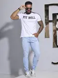 CAMISETA GOLA O SOFISTICADA COM ESTAMPA EM RELEVO PIT BULL JEANS