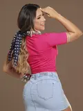 T-Shirt Manga Curta Versátil e Elegante com Relevo Foil Pit Bull Jeans