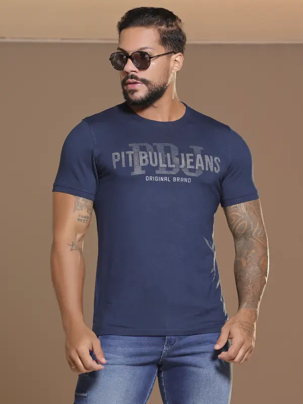 Camiseta Gola O Sofisticada com Logomania Metalizada Pit Bull Jeans