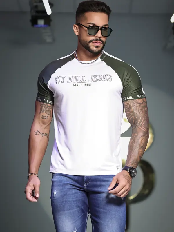 Camiseta Masculina Autêntica e Sofisticada com Logomania Pit Bull Jeans