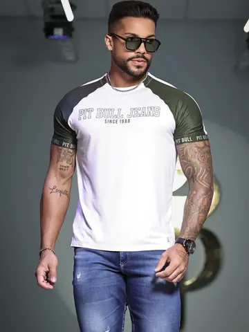 Camiseta Masculina Autêntica e Sofisticada com Logomania Pit Bull Jeans