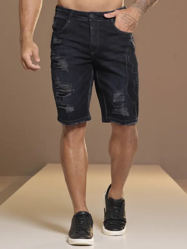 Bermuda Masculina Estilosa com Toque Destroyed e Bordado a Laser Pit Bull Jeans