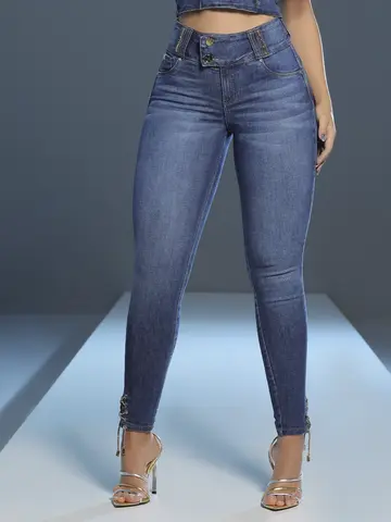 Calça Skinny Modeladora com Lavado Médio e Detalhes Únicos Pit Bull Jeans