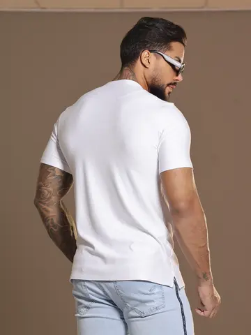 Camiseta Gola O Estilosa com Logomania Metalizada Pit Bull Jeans