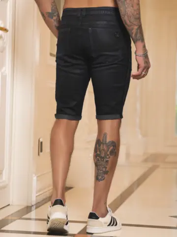 Bermuda Masculina Elegante com Puídos e Lateral Personalizada Pit Bull Jeans