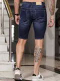 Bermuda Masculina Estilosa Pit Bull Jeans com Puídos e Lavado Escuro