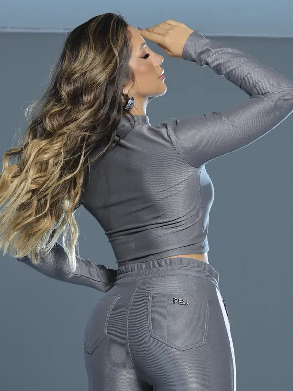 Cropped Manga Longa com Faixas Pit Bull Jeans Confortável e Sofisticado