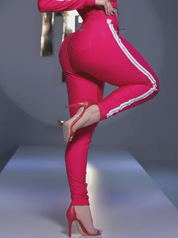 Calça Jogger Moletom Pit Bull Jeans Confortável com Amarração e Detalhes de Strass