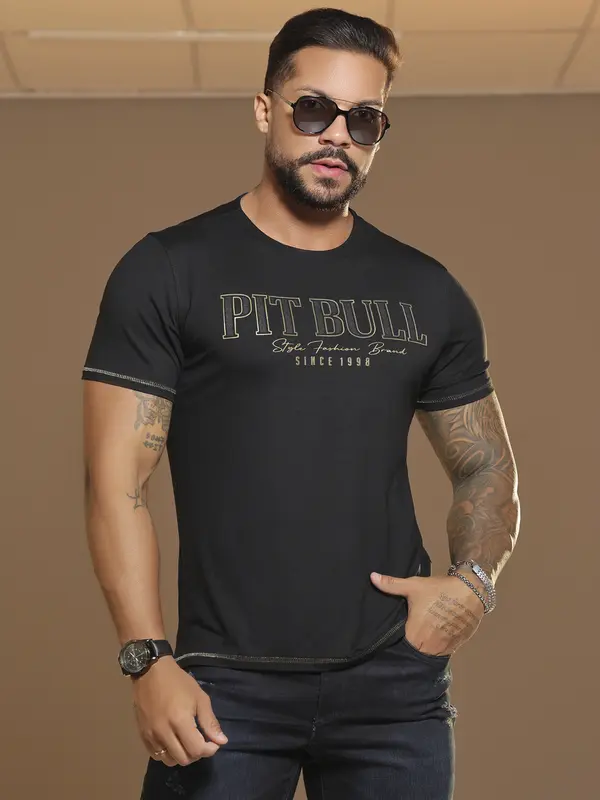Camiseta Masculina Preta Estilosa com Estampa em Relevo Pit Bull Jeans