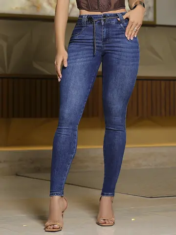 Calça Skinny Modeladora com Cinto de Strass e Acabamento Ajustado Pit Bull Jeans