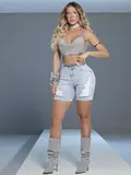 Bermuda Jeans Casual com Cinto de Strass e Detalhes Destroyed Pit Bull Jeans