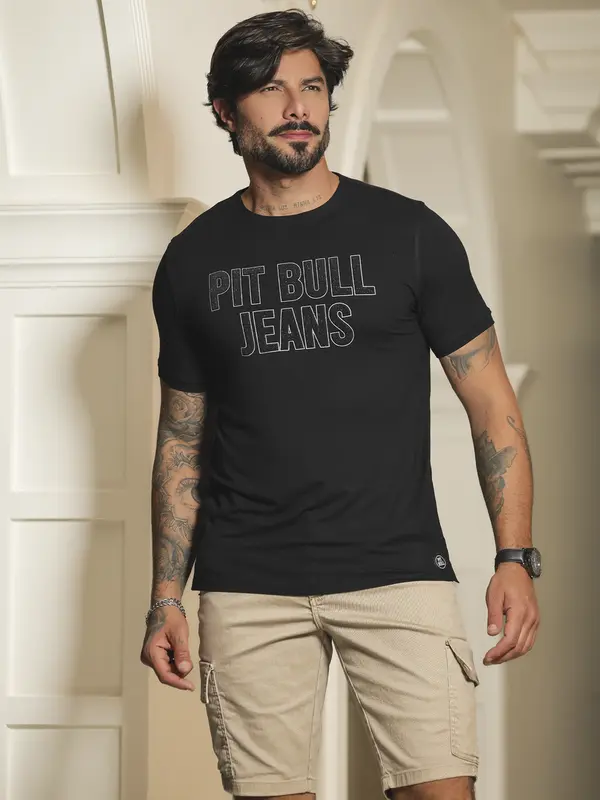 Camiseta Masculina Gola O Preta Estilosa e Refinada com Logomania Pit Bull Jeans