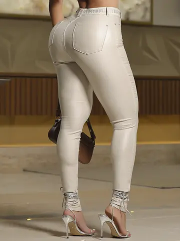 Calça Skinny Color Cintura Alta Modeladora e Estilosa com Elástico no Cós Pit Bull Jeans