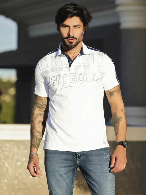 Polo Masculina Estilosa com Estampa Metalizada e Gola Estruturada Pit Bull Jeans