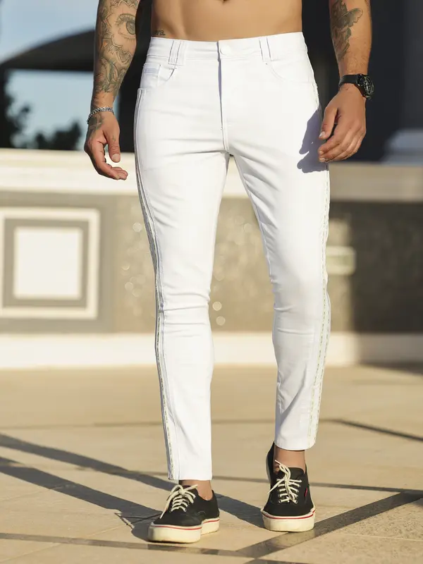 Calça Masculina com Modelagem Ajustada e Lateral Personalizada Pit Bull Jeans