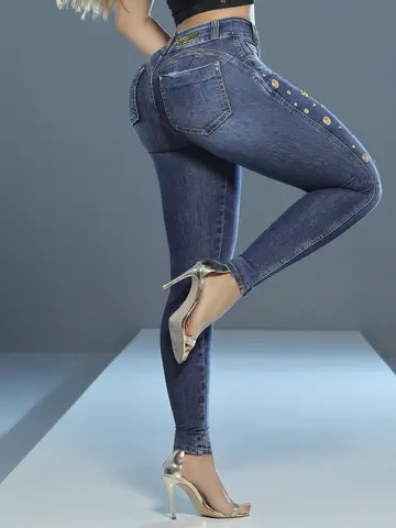 Calça Skinny Modeladora e Sofisticada com Detalhes em Ilhoses Pit Bull Jeans