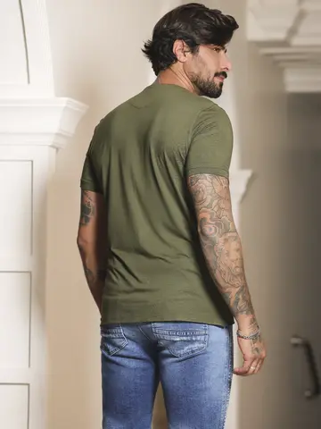Camiseta Masculina Gola O Verde Casual e Sofisticada Pit Bull Jeans