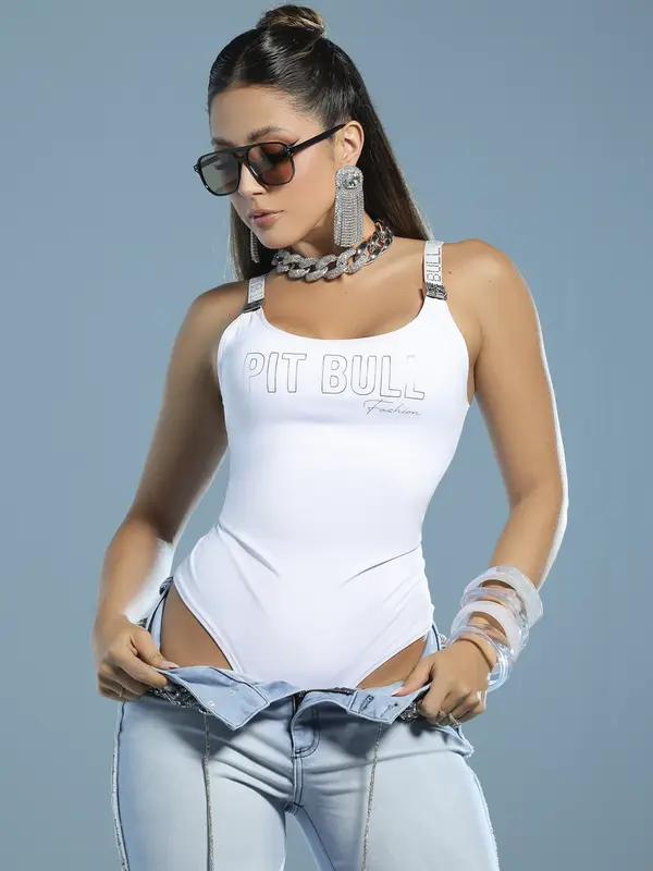 Body Branco Fashion com Alças Personalizadas e Estampa em Relevo Pit Bull Jeans