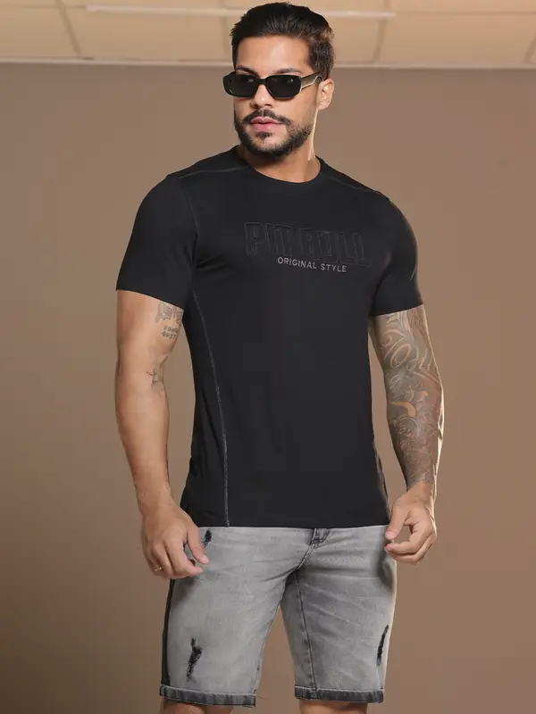 Camiseta Gola O Preta Confortável e Estilosa com Bordado Pit Bull Jeans